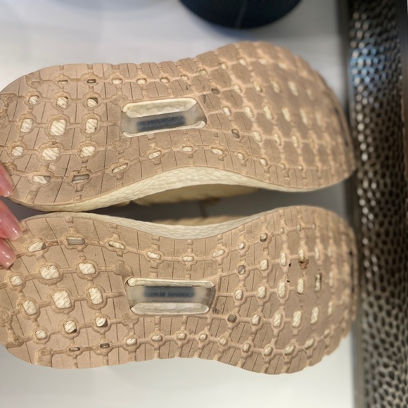 Adidas Ultraboosts Size 36 / Women’s 6 Cream & White - Picture 6 of 7